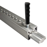 Vierkantsperrbalken mit Airlineprofil, Alu, 2390 - 2615 mm, BC 800 daN, GSP light Vierkantsperrbalken mit Airlineprofil, Alu, 2390 - 2615 mm, BC 800 daN, GSP light